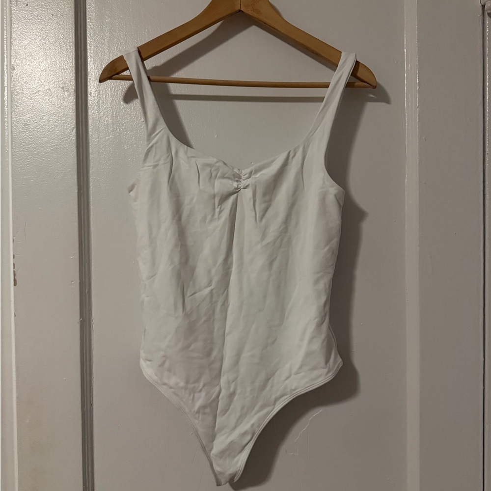 Aritzia Babaton Ivory Ruched Top